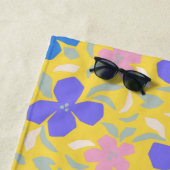 Het Floral Patroon van de terugkeer in Gele Gepers Strandlaken (In situ)