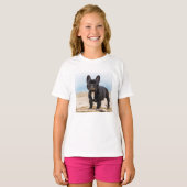 Het Franse Bulldog Spelen in de zand T-shirt (Voorkant volledig)