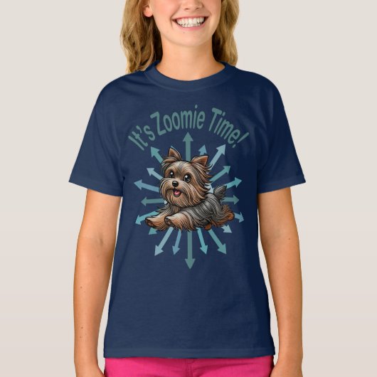 Het gaat om de Zoomie Time Yorkshire Terrier T-shirt (Voorkant)