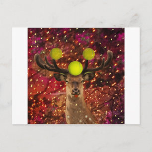 Het gaat om tennisballen in een glanzend bos. briefkaart