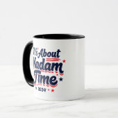 Het gaat over Madam Time Kamala Harris verkiezing Mok (Voorkant links)