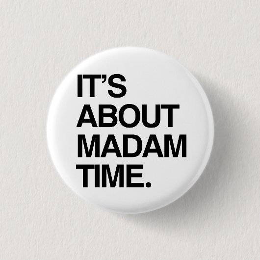 Het gaat over Madam Time Ronde Button 3,2 Cm (Voorkant)