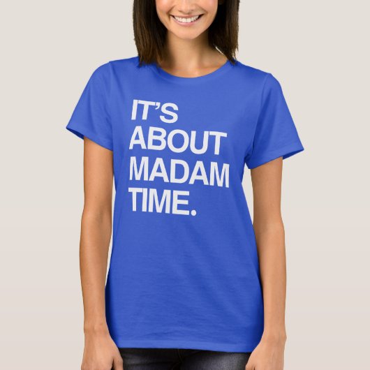 Het gaat over Madam Time T-shirt (Voorkant)