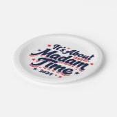 Het gaat over mevrouw tijd Kamala Harris verkiezin Papieren Bordje (Gekanteld)