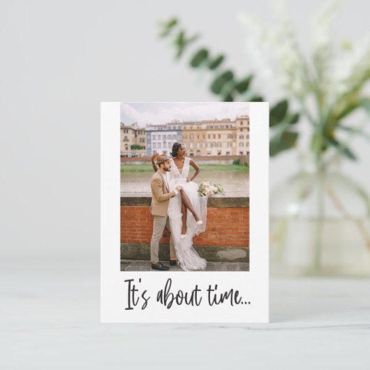 Het gaat over Time Elopement Foto Aankondiging (Staand voorkant)