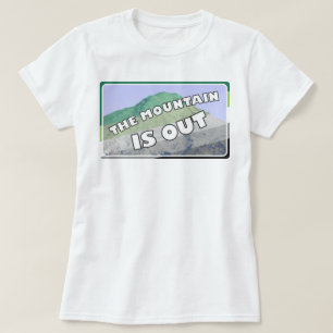 Het gebergte is uit een romantisch Shirt