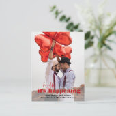 Het gebeurt | Fun Photo Verloving Aankondigingskaart (Staand voorkant)