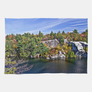 Het Gebladerte van de herfst rond Meer Minnewaska Theedoek