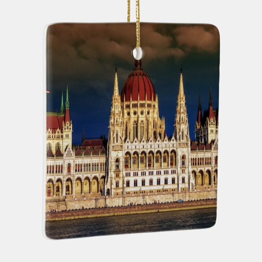 Het gebouw van het Hongaarse parlement in Boedapes Keramisch Ornament (Rechts)