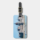 Het gebouw van het Hongaarse parlement in de stad  Bagagelabel (Voorkant verticaal)