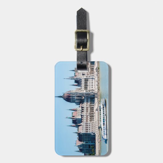 Het gebouw van het Hongaarse parlement in de stad  Bagagelabel (Voorkant verticaal)