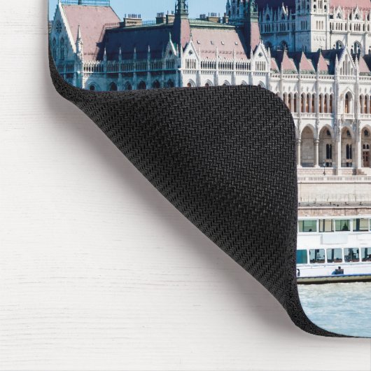 Het gebouw van het Hongaarse parlement in de stad  Muismat (Hoek)