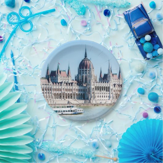 Het gebouw van het Hongaarse parlement in de stad Papieren Bordje (Feest)