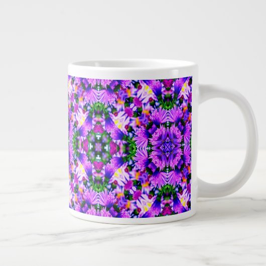 Het gefragmenteerde kruidenbloempatroon. grote koffiekop (Rechts)