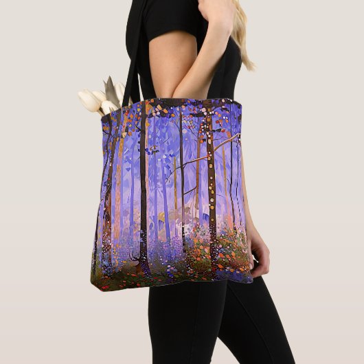 Het geheime pad van de herten - Brede boslandschap Tote Bag (Dichtbij)