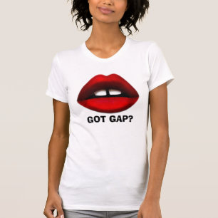 Het gekloofde Meisje van de tand, kreeg Gap? T-shirt