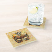 Het gele veermasker op bloemmotief glazen onderzetter (Schuin)