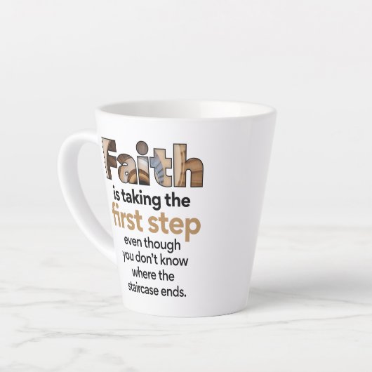 "Het geloof neemt de eerste stap..." Grafisch (1.B Latte Mok (Linkerhoek)