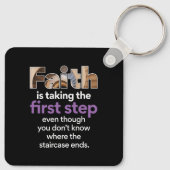 "Het geloof neemt de eerste stap..." Grafisch (3,W Sleutelhanger (Achterkant)