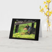 Het gelukkige wenskaart van Doberman Pinscher van Kaart (Gele Bloem)