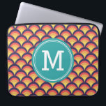 Het Geometrische Monogram van Golven personalisere Laptop Sleeve<br><div class="desc">Deze stijlvolle, monogrammed laptophoes biedt een uniek geometrisch patroon met meerdere kleuren. Pas het aan door de placeholder tekst te vervangen. Klik op de knop "Aanpassen" voor meer opties zoals het wijzigen van het lettertype en de grootte van het lettertype. *Gelieve te merken op dat het Zazzle Watermerk dat in...</div>