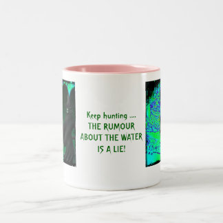 Het gerukte gerucht tweekleurige koffiemok