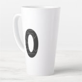 Het getal nul (0) in zwart latte mok (Linkerhoek)