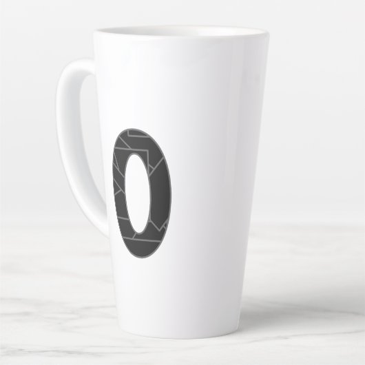 Het getal nul (0) in zwart latte mok (Linkerhoek)