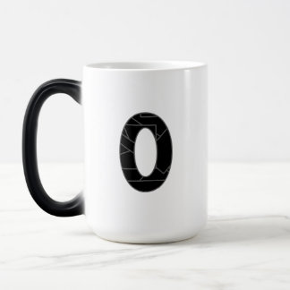 Het getal nul (0) in zwart magische mok