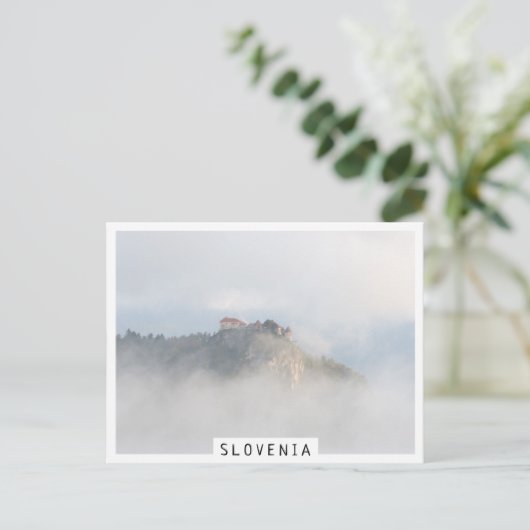 Het gevlekte kasteel omringd door wolken briefkaart (Staand voorkant)