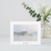 Het gevlekte kasteel omringd door wolken briefkaart (Staand voorkant)