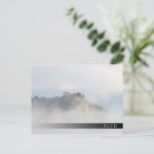 Het gevlekte kasteel omringd door wolken briefkaart (Staand voorkant)