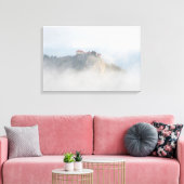 Het gevlekte kasteel omringd door wolken canvas afdruk (Insitu (Woonkamer))