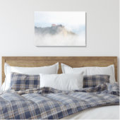 Het gevlekte kasteel omringd door wolken canvas afdruk (Insitu (Slaapkamer))