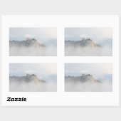 Het gevlekte kasteel omringd door wolken rechthoekige sticker (Vel)