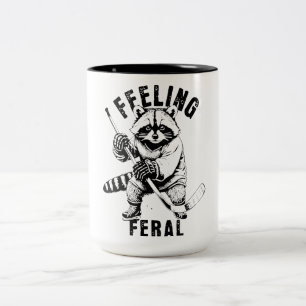Het gevoel Feral Funny Feral Raccoon Hockey Tweekleurige Koffiemok