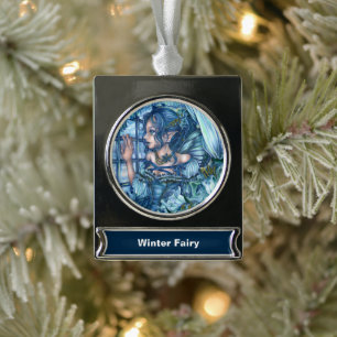 Het gezicht van het meisje met de vorstfee op een  verzilverd banner ornament