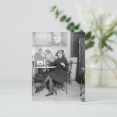 Het gieten van een Drink uit een verborgen kolf, 1 Briefkaart (Staand voorkant)