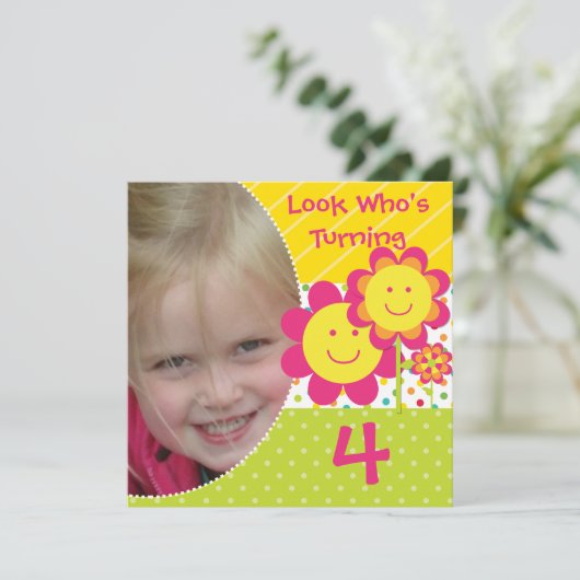 Het glimlachen bloemen Aangepaste Fotouitnodiging Kaart (Staand voorkant)