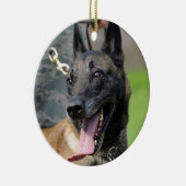 Het glimlachen van de Belgische Malinois Dog Keramisch Ornament (Rechts)
