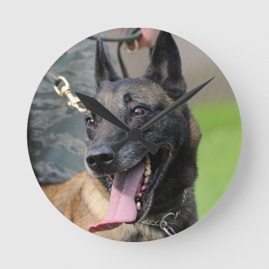 Het glimlachen van de Belgische Malinois Dog Ronde Klok (Voorkant)