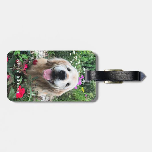 Het glimlachen van de gouden riever onder de bloem bagagelabel (Achterkant horizontaal)