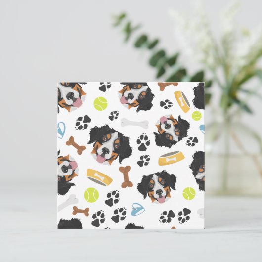 Het glimlachen van Dog Bernese Mountain Dog (Staand voorkant)