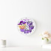 Het glimlachen van Emoji met winkelen, tijd om te  Ronde Klok (Huis)