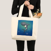 Het glimlachen van Funny Shark op blauwe achtergro Grote Tote Bag (Voorkant (product))