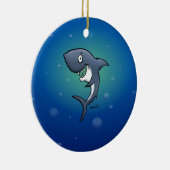 Het glimlachen van Funny Shark op blauwe achtergro Keramisch Ornament (Rechts)