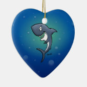 Het glimlachen van Funny Shark op blauwe achtergro Keramisch Ornament (Rechts)