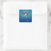 Het glimlachen van Funny Shark op blauwe achtergro Vierkante Sticker (Tas)