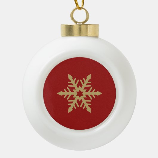 Het Goud van het Ontwerp van de sneeuwvlok op Rood Keramische Bal Ornament (Voorkant)