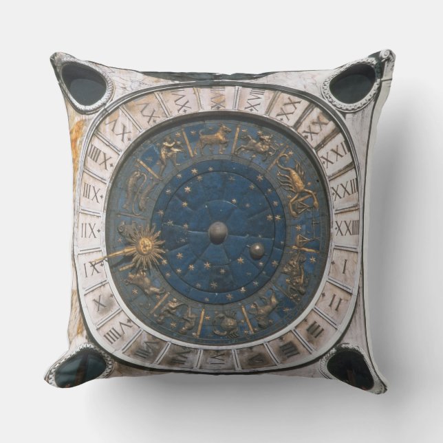 Het gouden en enamel klokgezicht, ontwerp waarmee  kussen (Voorkant)